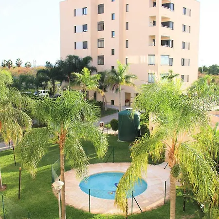 Beautiful With Pool And Gardens Apartment *