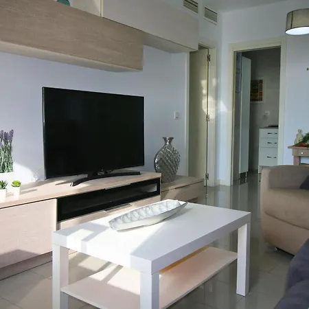 Beautiful With Pool And Gardens Apartment